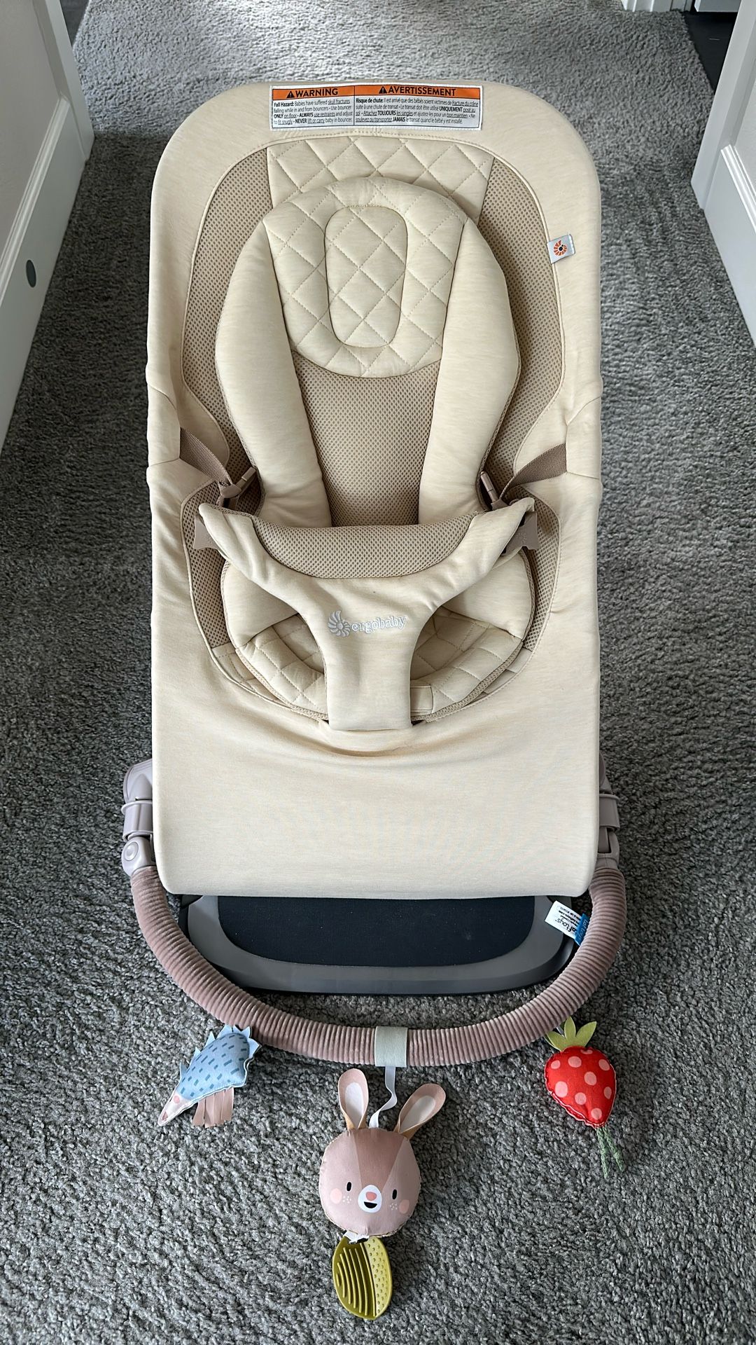 LIKE NEW Ergobaby Baby Bouncer w/ Infant Newborn insert and Toy Clip
