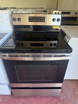 GE Stainless Steel Electric Range with Glass Cooktop 45 days warranty oven range