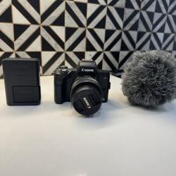 Canon EOS M50 | 15-45mm Detachable Lens | Microphone 