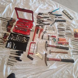 TOOLS, COLLECTION OF HAND TOOLS