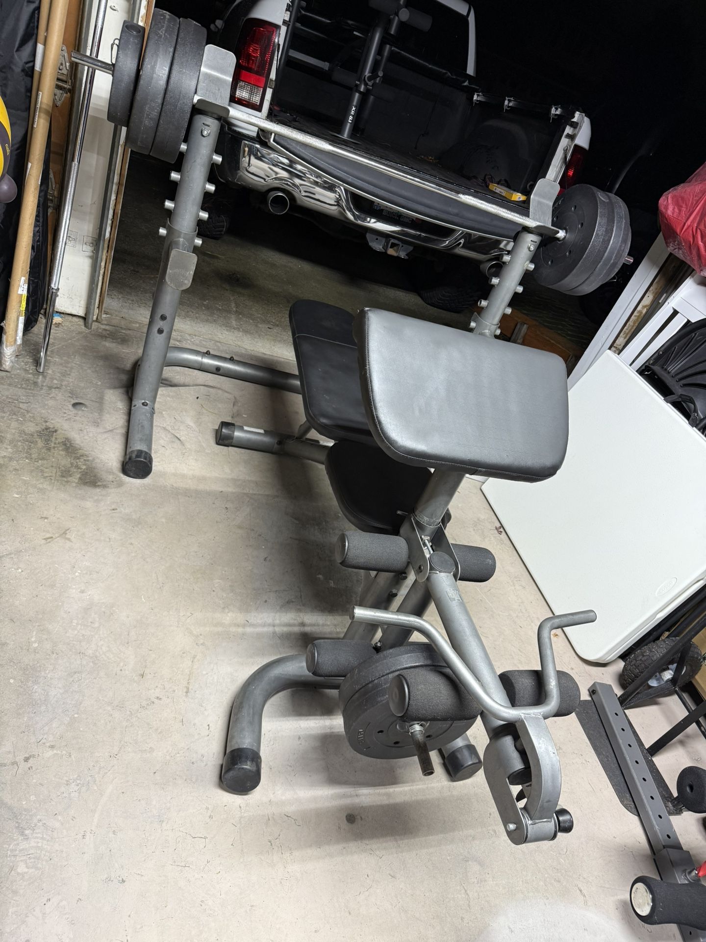 Weight Bench With 150lbs Of Weights 