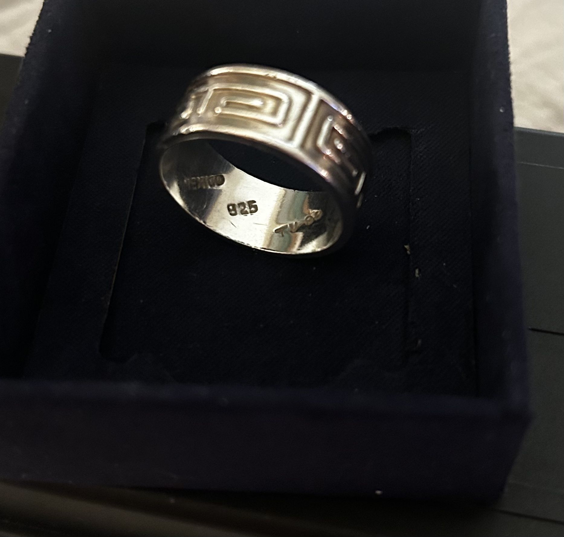 Solid .925 Men’s Sterling Silver Ring (10/11)