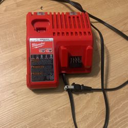 Milwaukee Dual Charger M18/M12