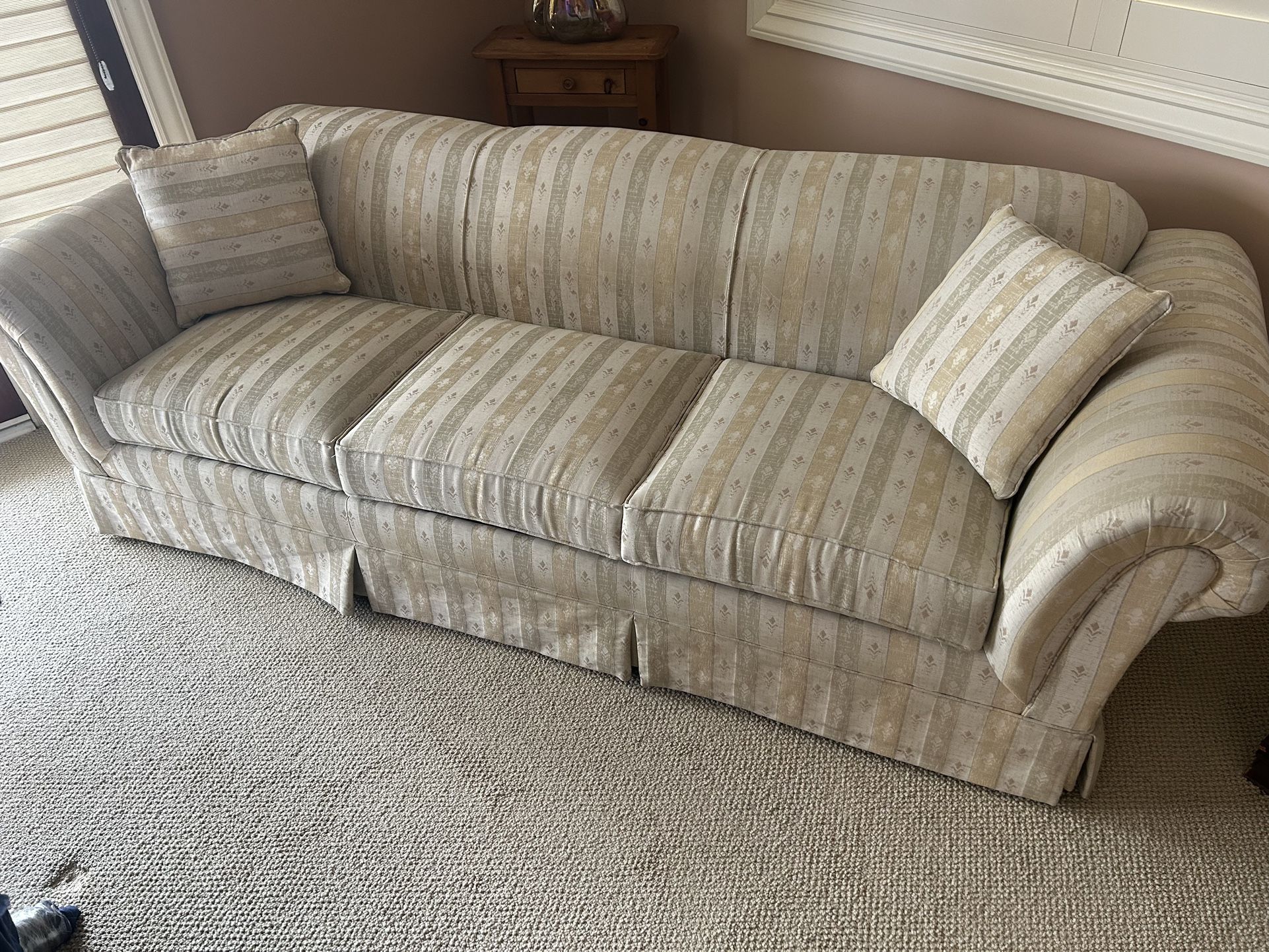 Couch With Convertible Bed