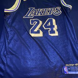 Kobe Jersey Size Large $100 Obo Cash Only No trades