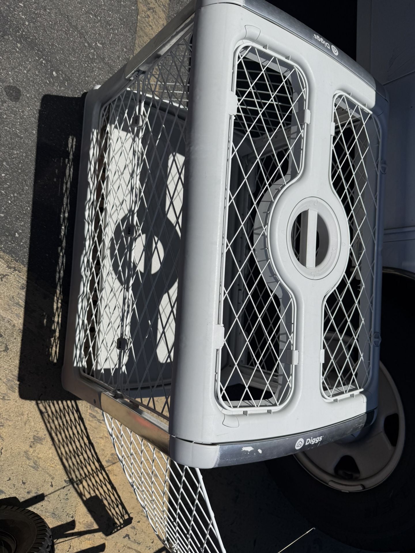 Diggs Callapsible Crate