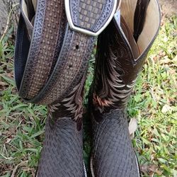 Boots and belt <<<notskin>>