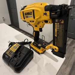 Dewalt 20v Brad 18g Nailer.  TOOL ONLY