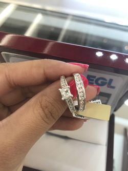 14k gold diamond ring set with single solitaire diamond in middle, 1 CT total, EGL certified