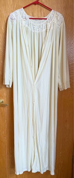 Beautiful Vintage 1970s/1980s 2-Piece Lace Trim Peignoir Nightgown & Robe Set