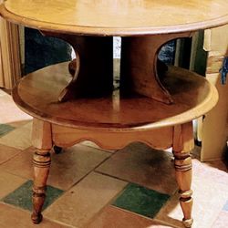 Beautiful Midcentury Coffee Table Made By Bassett furniture 