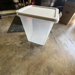 25 Lbs Dog Food Holder 