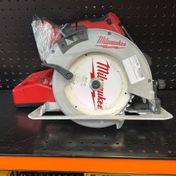 Milwaukee brushless 7 1/4 inch circular saw with CP2 battery and charger