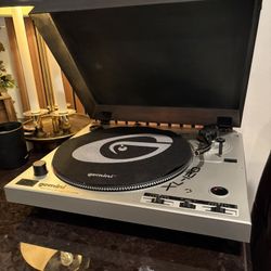 Gemini X-120 Belt Drive Turntable With Turntable Mat.