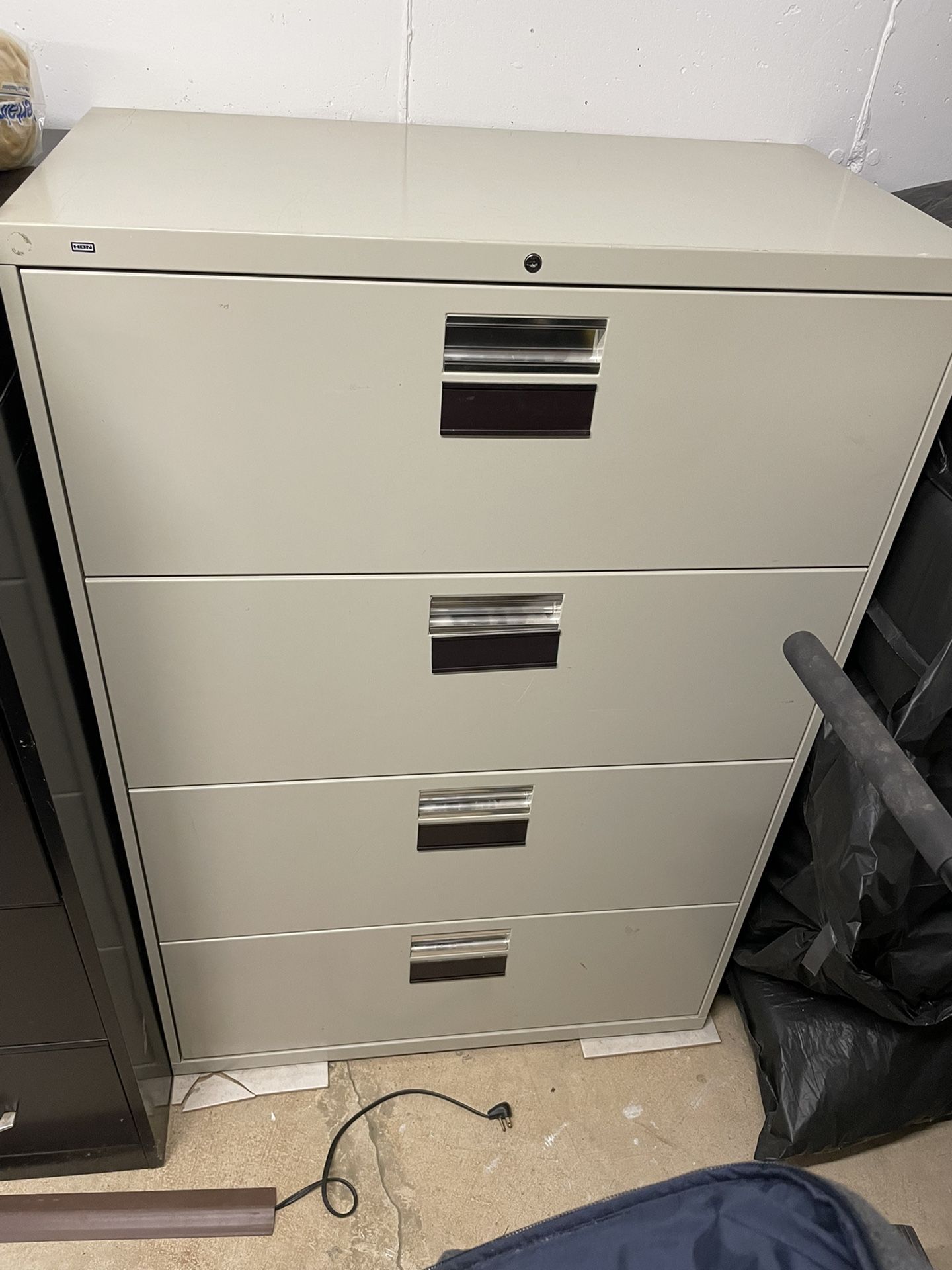 Hon 4 Drawer Vertical File Cabinet, Very Nice !