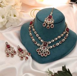 Gorgeous Layered Necklace Set