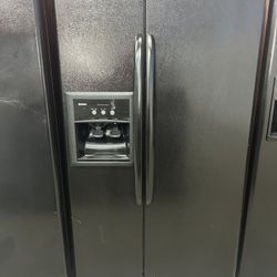 26 Cubic Foot Black Side By Side Refrigerator 