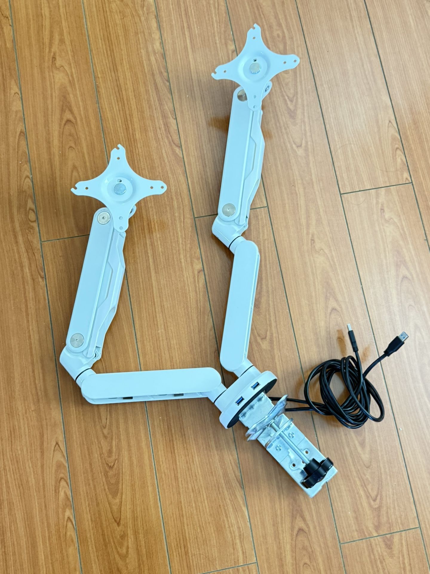 MYHITE DUAL MONITOR ARM BY FRIANT