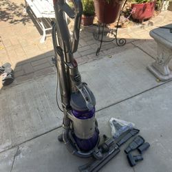 Dyson DC25 Animal Bag less Vacuum