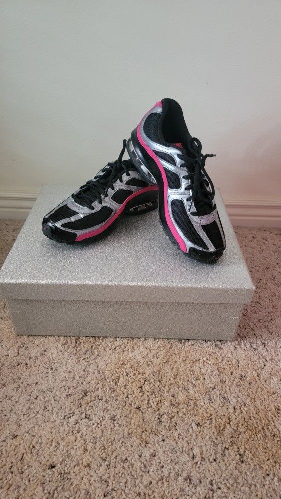 Ladies Nike Black & Pink REAX Tennis Shoes