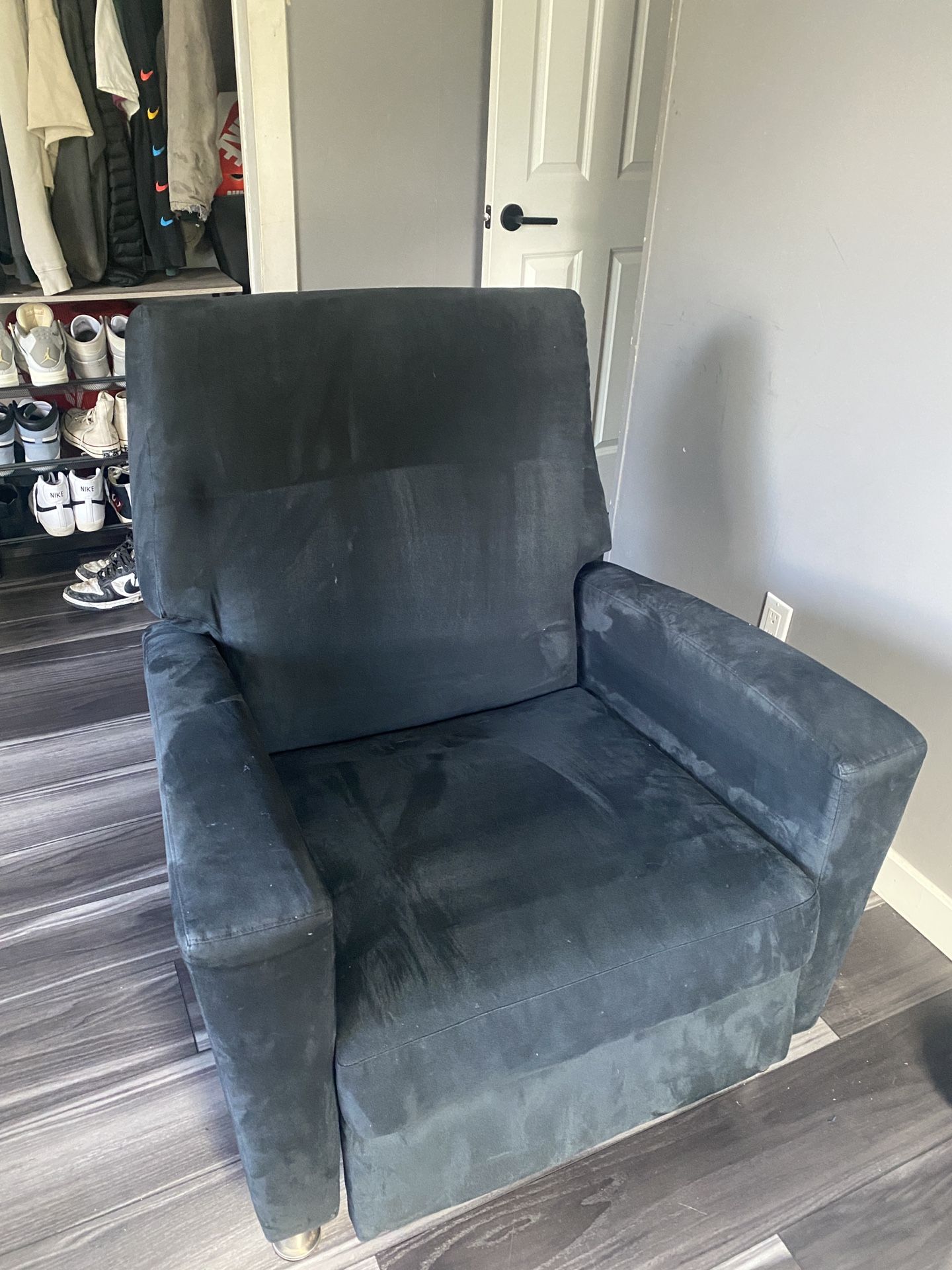 Recliner Chair 