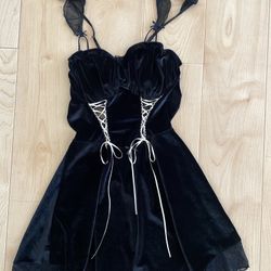 🖤 Cute velvet like dress, never worn