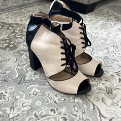 Women’s shoes size 8,5