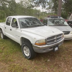 2001 Dodge  Selling  4.7 L. V8 Motor  And Any Parts Someone Might Need Off Of The Truck
