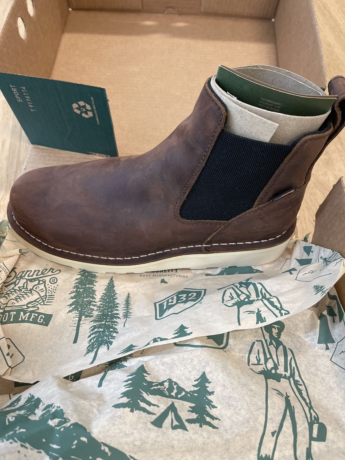 10 1/2 W Danner Chelsea Bull Run Steel Toe Work Boots