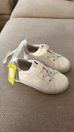 Crazy 8 Kids White Sneakers with Tags