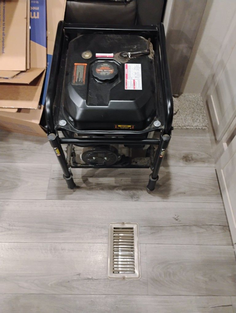 WEN Generator New 5600 Watt 35 Amp Plug