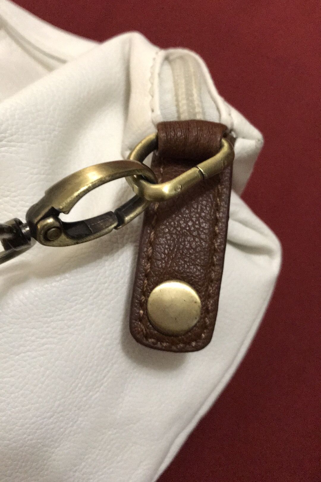 Yik fung white leather crossbody bag excellent condition. Measure 16x13 for  Sale in Glendale, AZ - OfferUp