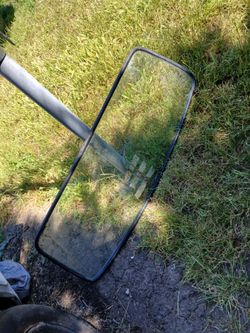 Cuguar rear glass with new seal 67-68