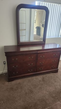 Dresser