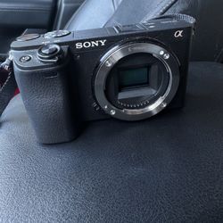 Sony Alpha a6400 Mirrorless Camera 