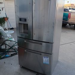 Refrigerator 
