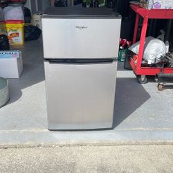 Mini Fridge 