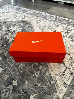 Black and sliver Nike rival spikes size 8