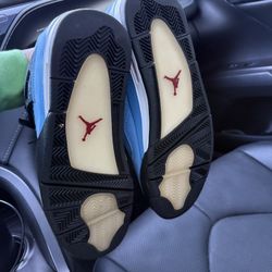 Jordan 4 Travis Scott