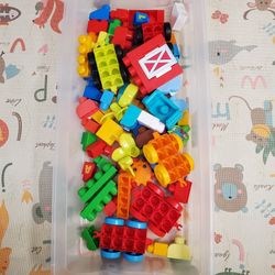 Mega Bloks - Bin not included