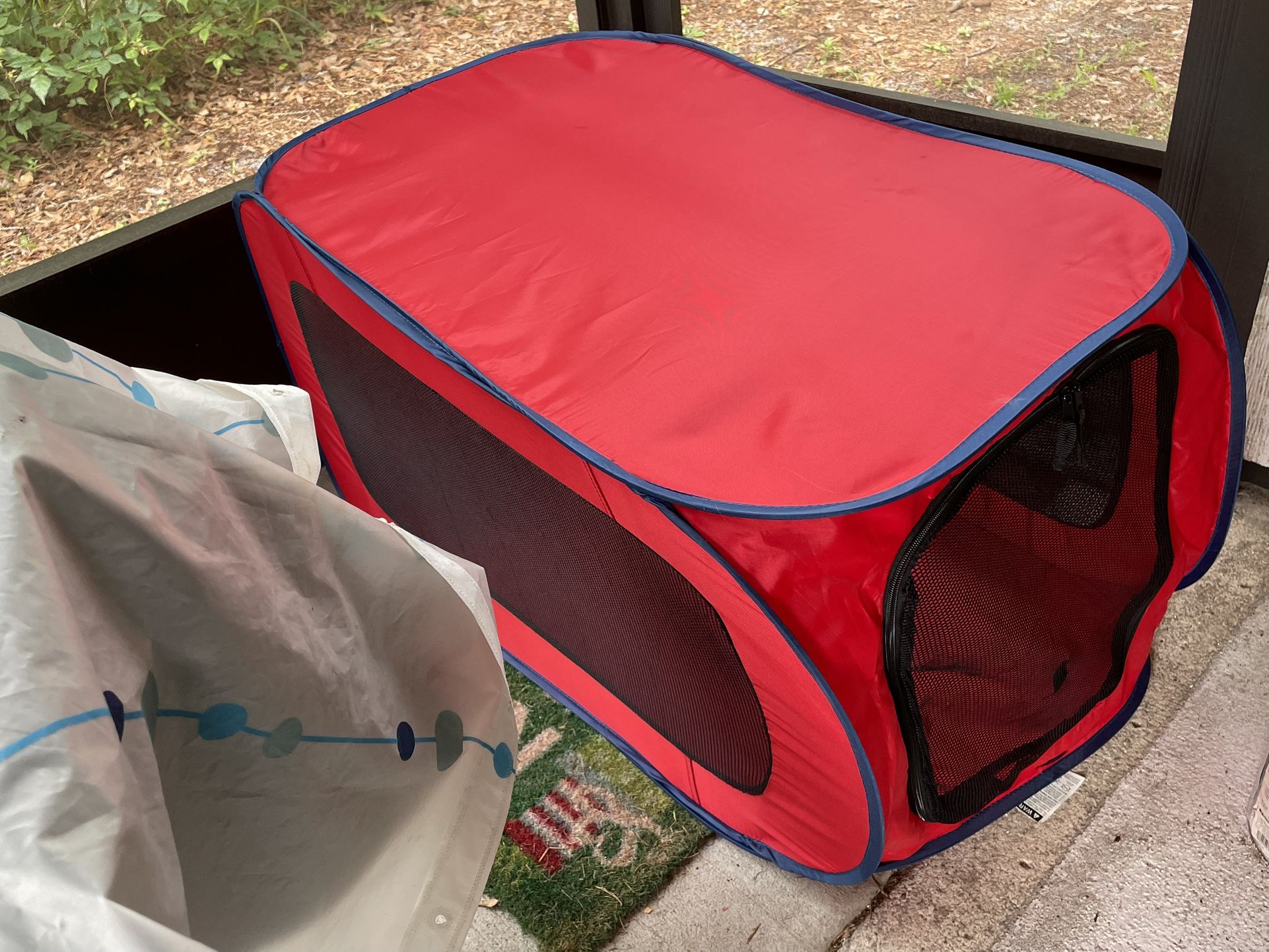 Pop Up Kennel Portable Red