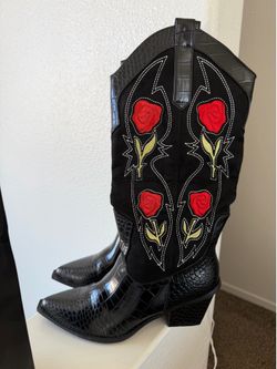 Woman’s boots size 8