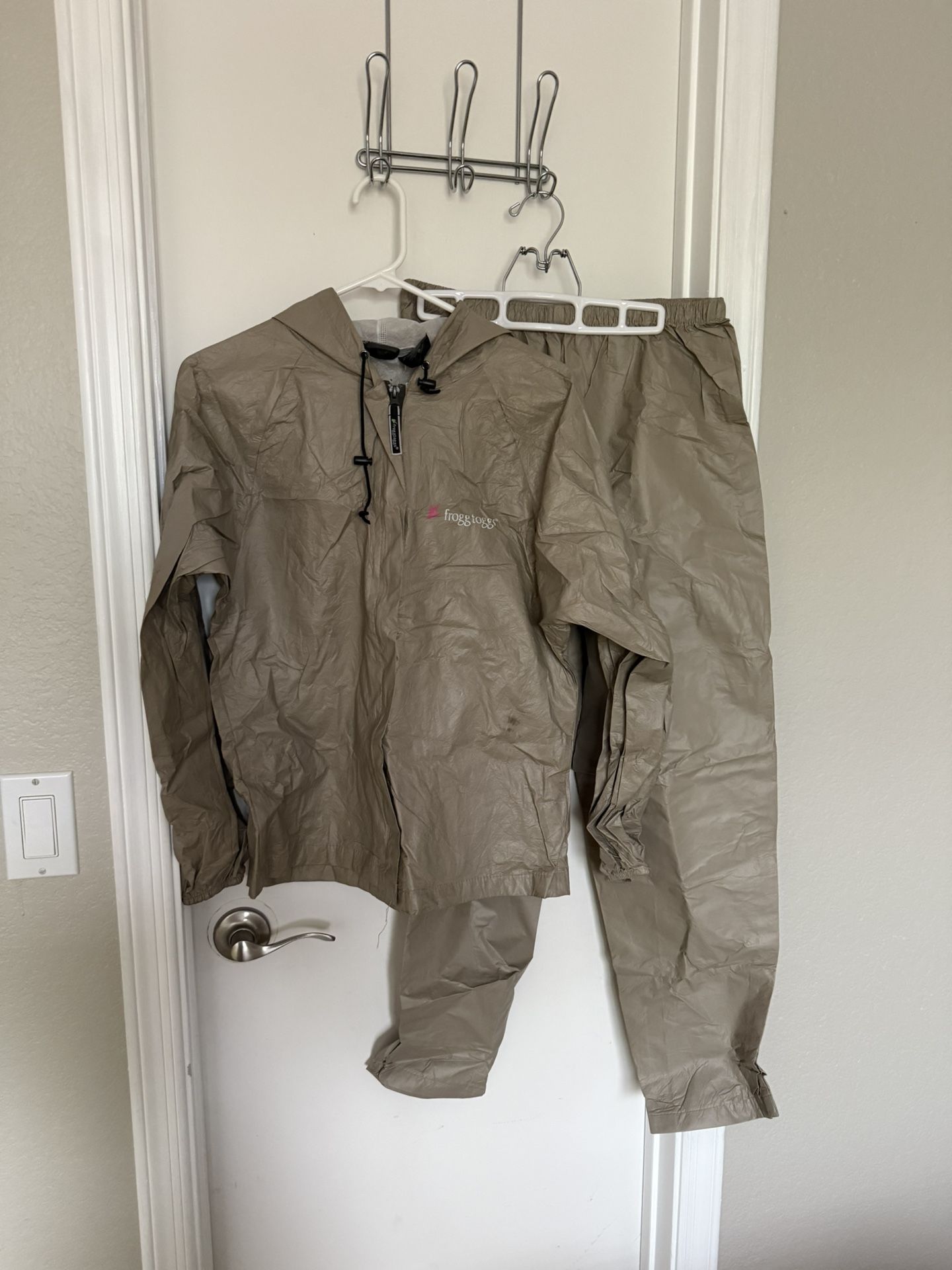 Frogg Toggs Ultra lite 2 Layer Rain Suit - Women’s Small