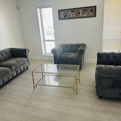 Beautiful 3-piece grey sofa set - Like new!