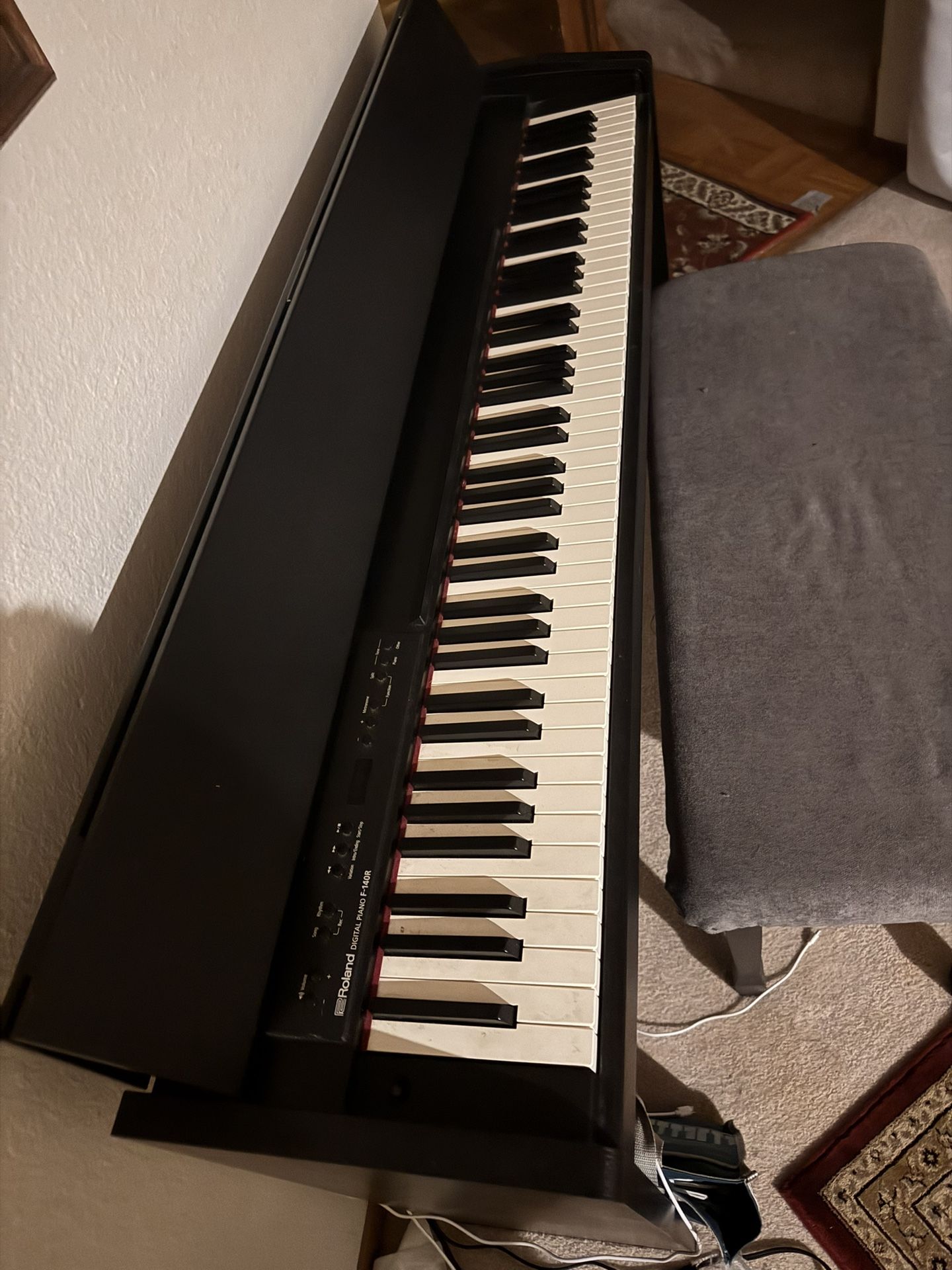 Roland Digital Piano F140R