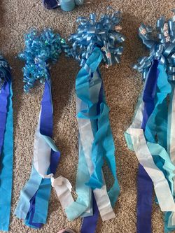 12 Decorative bows & streamers