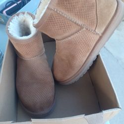 Woman's  UGG Boots Size 6