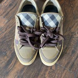 Burberry Size 43