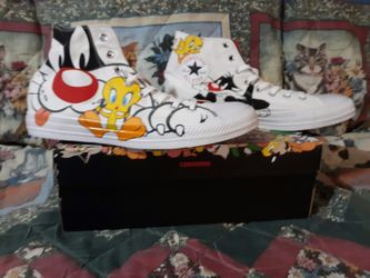 Converse Looney Tunes size 12