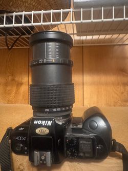 Nikon Camera w/ zoom lenes